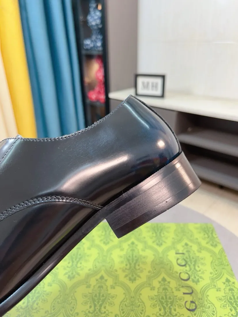 Men's Men's Shoes 💰520🌹🌹Niuli [GUCCI Gucci] A new style of formal men's leather shoes is coming~ The original quality upper is made of patent leather imported from Italy, the leather is soft and delicate, comfortable and soft first-layer cowhide lining, rubber wear-resistant outsole, the shoe shape is dignified and domineering, and the luxury charm cannot be concealed! The natural and free nouveau riche leads the trend. Code number: 38-44
